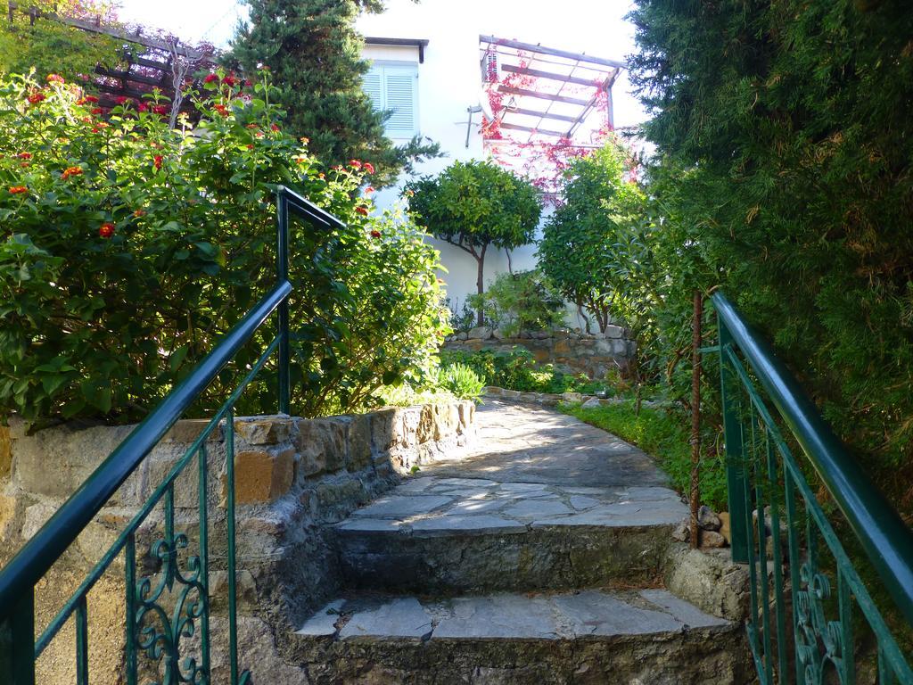 Efterpi Apartment Мирина Екстериор снимка
